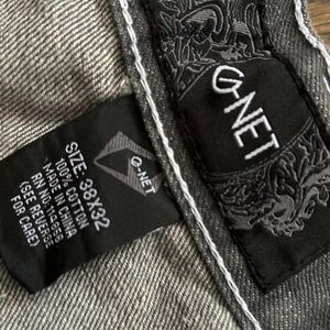 Dark grey baggy jeans with diamond detailing e
would go super well